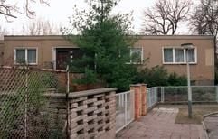 Das Berliner Wohnhaus des letzten DDR-Staats- und Parteichefs Egon Krenz im Stadtteil Pankow. Das Haus des 66-Jährigen wird verkauft.(Foto: dpa)