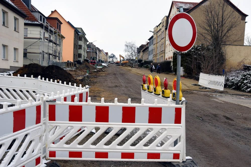 Der zweite Abschnitt der Weißenfelser Straße ist gesperrt. Gebaut wird jetzt ab Parkplatzzufahrt zum NP-Markt.