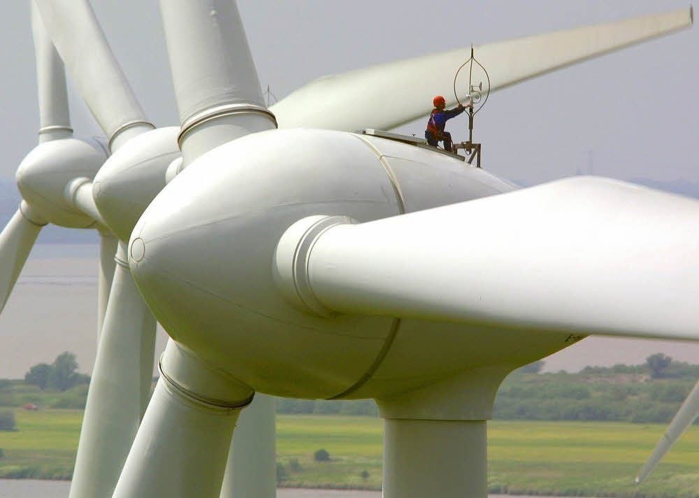 In Sachsen-Anhalt stehen schon viele Windräder. Nun hofft ein Investor auf grünes Licht für den Bau eines Windparks bei Eisleben.