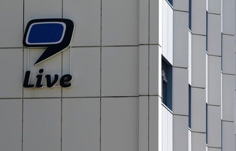 Das Logo des Quizsenders «9Live» hängt in Unterföhring bei München an einer Hauswand. Ab Juni sollen bis auf weiteres fiktionale Programme gezeigt werden, wie der Medienkonzern ProSiebenSat.1 mitteilte. (FOTO: DAPD)
