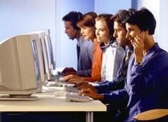 Mitarbeiter in einem Callcenter. (Foto: dpa)