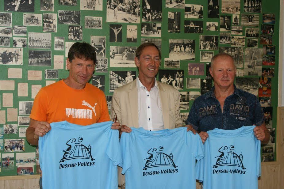 Mario Zieglarski, Ralph Hirsch und Hartmut Urban (v.l.) gaben gestern die Kooperation unter dem Namen Dessau-Volleys bekannt.