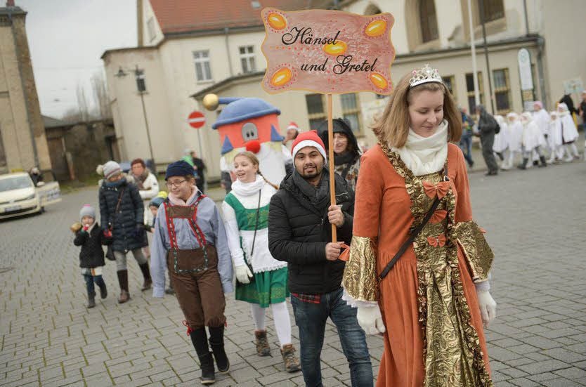 Der Umzug zur Schlossweihnacht geht durch Köthen.