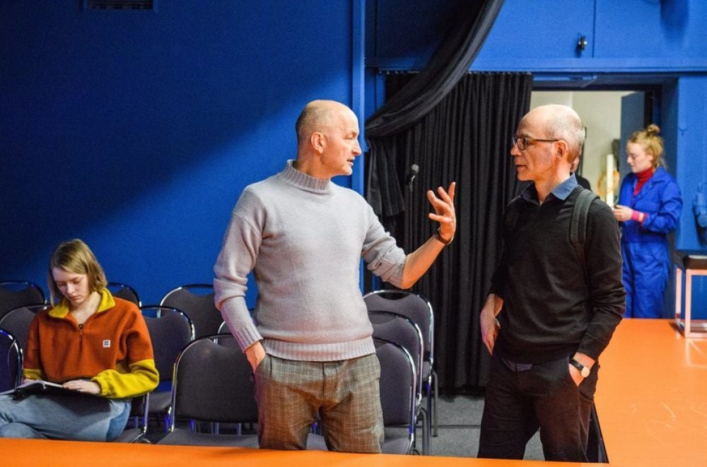 Inszenieren Neil Labutes Schauspiel „Das Maß der Dinge“: Rainer Holzapfel als Ausstatter (r.) und Theaterintendant Stefan Neugebauer als Regisseur.