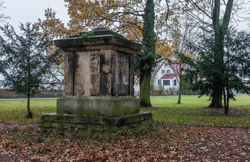 Das Kirchfährendorfer Denkmal.