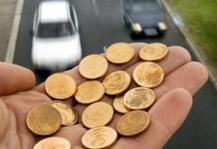 Durch den Wechsel der Kfz-Versicherung lässt sich eventuell einiges Geld sparen. Experten raten, die Prämien der einzelnen Unternehmen zu vergleichen. (Foto: dpa)