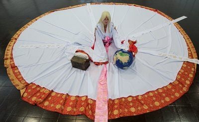 Dieses junge Mädchen hat sich als Prinzessin Hinoto verkleidet, einer Figur aus der Manga- und Anime-Serie «X». (FOTO: DPA)