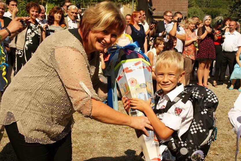 Lennard Kleyer und Lina Hirsch haben gut lachen. Sie erhielten in Kayna ihre zuckertüte und gehen heute zum ersten Mal in die Schule.