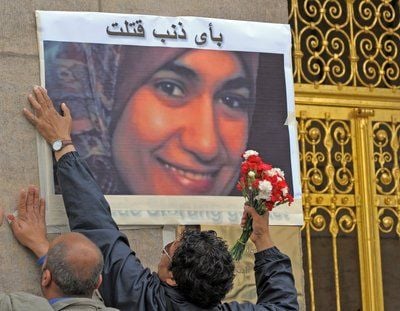 1.7. Während einer Verhandlung am Dresdner Landgericht wird eine alsZeugin geladene Ägypterin vom Angeklagten mit 18 Messerstichengetötet. Gegen den Russland-Deutschen ergeht Haftbefehl. Im Novemberwird Alex W. wegen Mordes aus Fremdenhass zu lebenslanger Haftverurteilt. Sein Verteidiger kündigt Revision an. (FOTO: DPA)