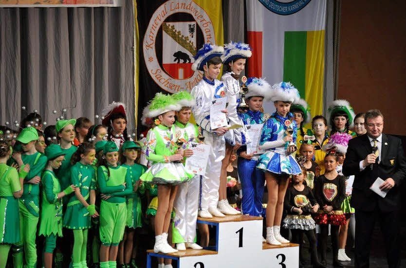 Hinter den Siegern bei den Tanzpaaren (Altersklasse zwei, Junioren) Lilly Repert und Julian Reuß aus Könnern belegten Lea-Marie Unkrodt und Lucas Hammerlik den zweiten, Lilian Schulze und Lucas Woigk den dritten Rang.