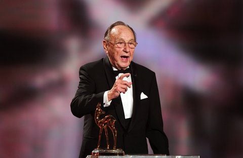 Der erst zum fünften Mal vergebene «Millennium»-Bambi ging - 20 Jahre nach der deutschen Wiedervereinigung - 2010 an den früheren Außenminister Hans-Dietrich Genscher. (FOTO: DPA)