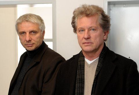 Die Schauspieler Miroslav Nemec (r) als Kommissar Ivo Batic und Udo Wachtveitl als Kommissar Franz Leitmayr, aufgenommen am 13.03.2010 in München bei Dreharbeiten einer «Tatort»-Folge. Am 30.12.2012 sendet die ARD den Tatort «Der tiefe Schlaf». (FOTO: DPA)