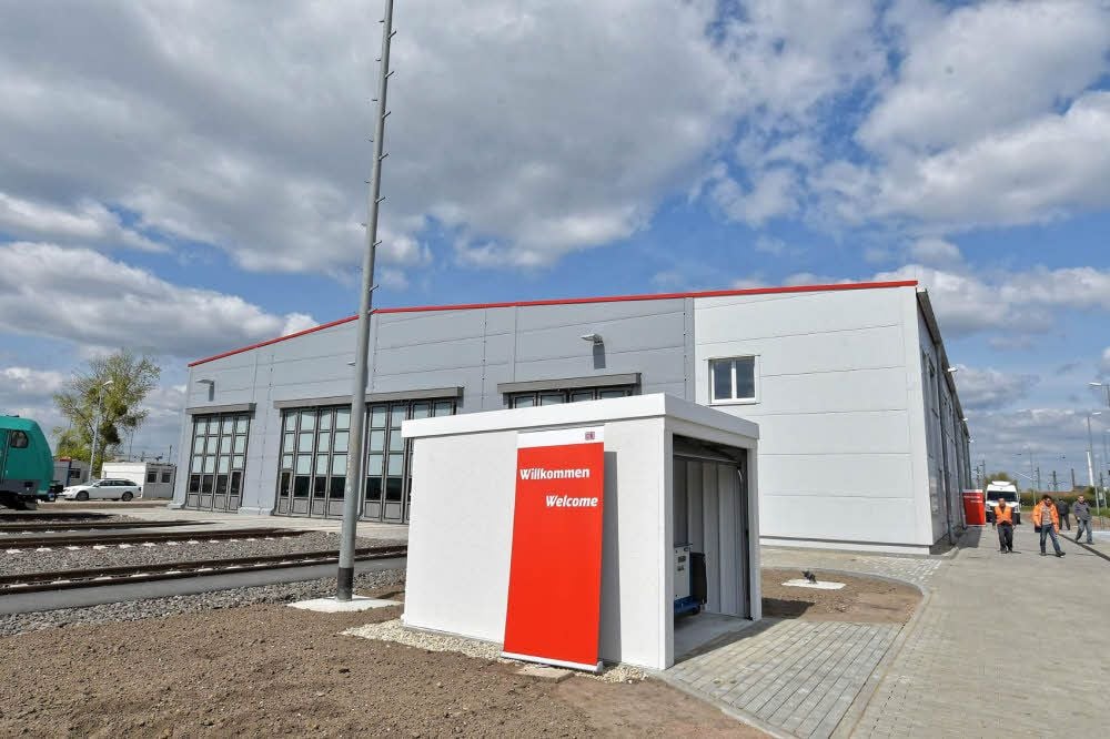 Das Lokprüfzentrum auf dem Gelände der DB Fahrzeuginstandhaltung in Dessau. 2014, vor fast genau drei Jahren, gab es den ersten Spatenstich. Dann sorgten Zauneidechsen und überforderte Firmen für Ärger.