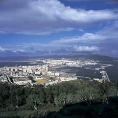Umgeben von Marokko - und Spanien fast zum Greifen nah: Per Schiff ist Ceuta von der iberischen Halbinsel aus in einer halben Stunde zu erreichen. (Foto: dpa)