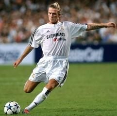Der verschossene Elfmeter-Ball von Fußballstar David Beckham wurde jetzt bei ebay für 28 050 Euro verkauft. (Foto: dpa)