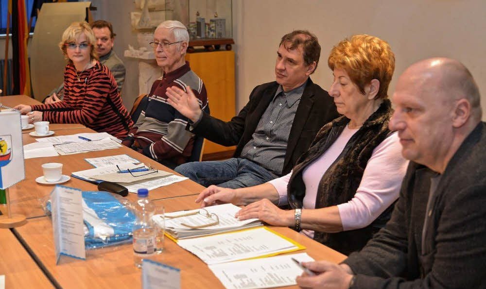 Organisatoren aus Stadt, Ortschaft und Vereinen stellen das Programm für den Festakt „Roßlau 800“ vor.