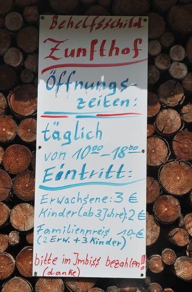 Im Moment weist ein Zettel auf die Wiedereröffnung des Zunfthofes hin.
