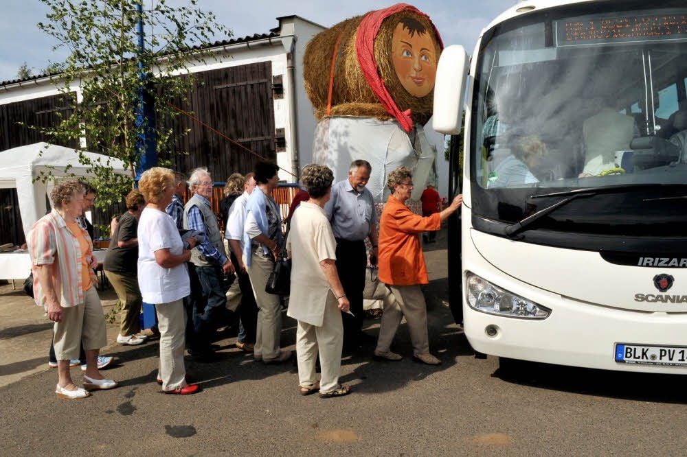 Heiß begehrt waren die Busplätze zur Flurfahrt.