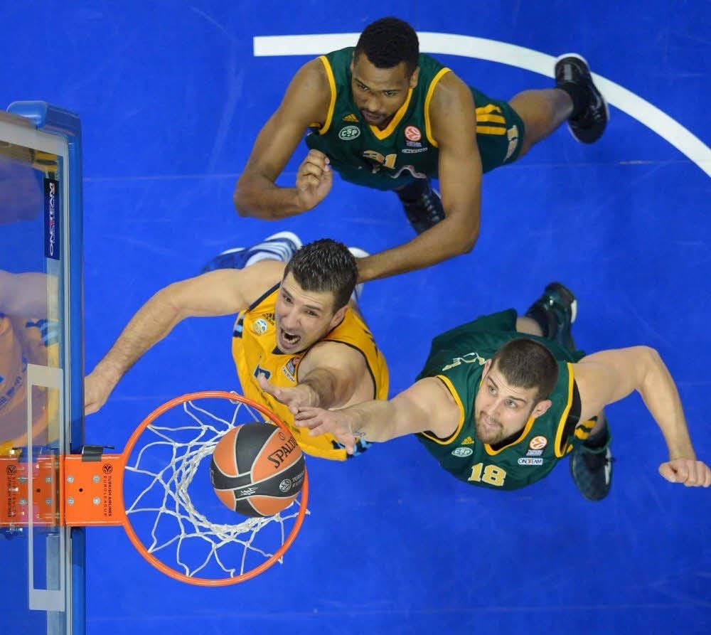 James Southerland (Mitte, oben) verstärkt den MBC