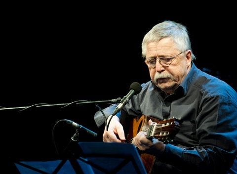 Der Liedermacher und Sänger Wolf Biermann spielt am Dienstag in Cottbus. (ARCHIVFOTO: DAPD)