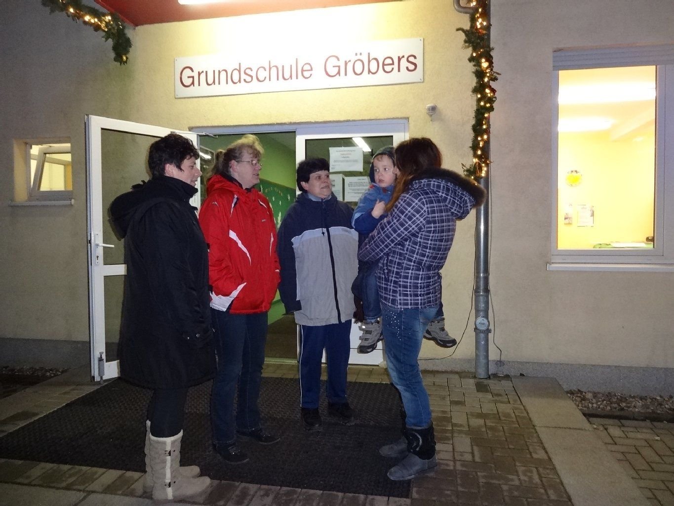 Eltern der Kinder aus der Grundschule in Gröbers machen sich große Sorgen, seit Kinder von unbekannten Männern hier und in Dieskau in einen Transporter gelockt werden sollten.