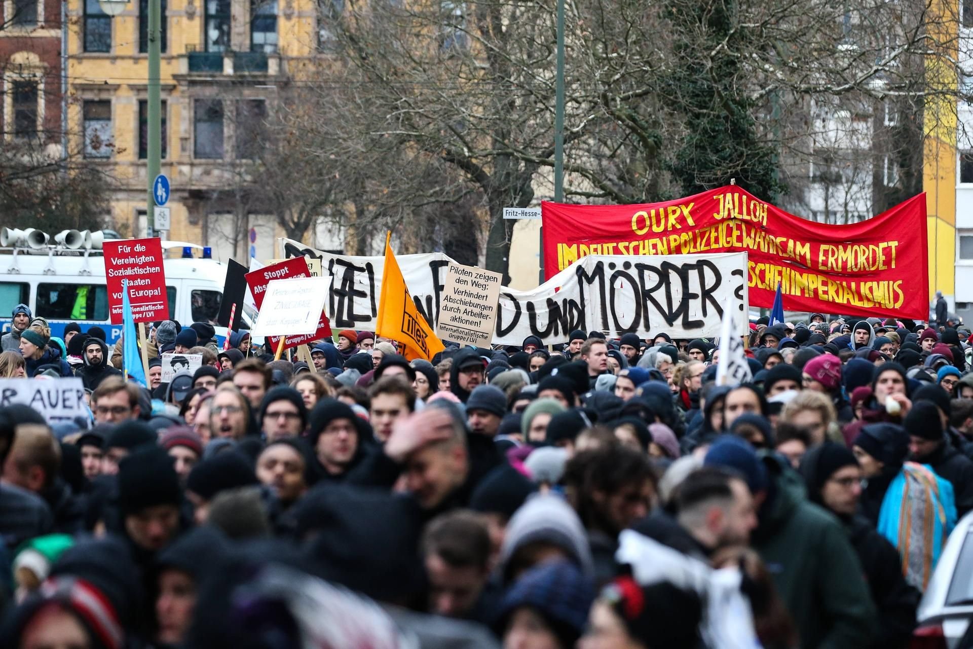 Der Demozug läuft wieder durch Dessau – hier ein Foto aus dem Jahr 2018.