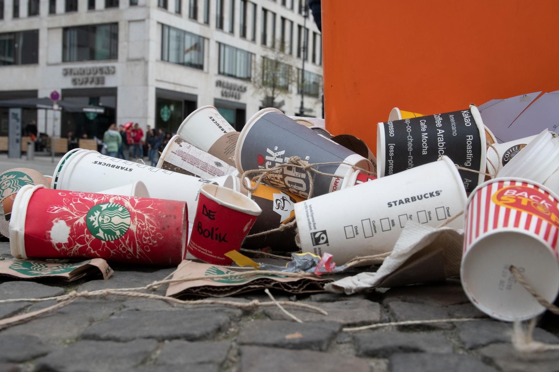 Pappbecher auf den Straßen sind gerade in Großstädten ein Problem.