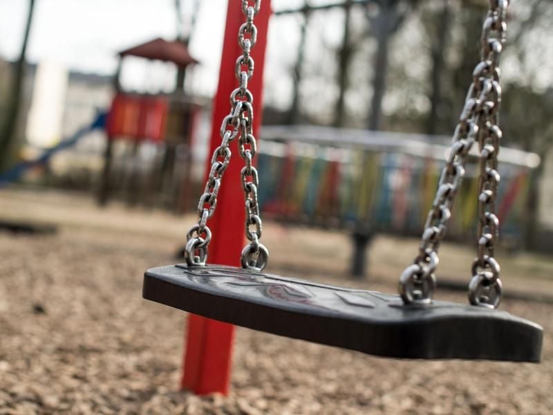 Ein Kinderspielplatz im Aachener Westpark. Der Angeklagte soll unter anderem hier ätzenden Rohrreiniger ausgestreut haben. Foto: Marius Becker
