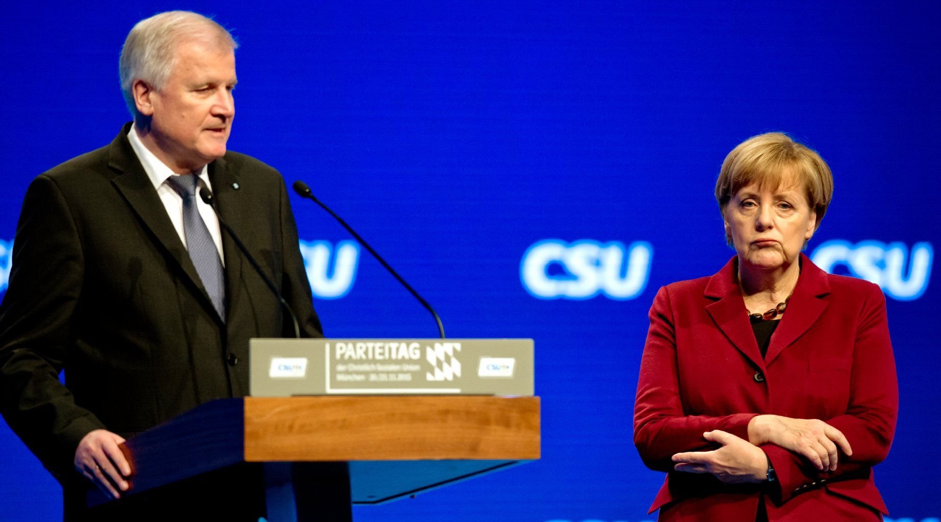 CSU-Horst Seehofer (CSU) kritisiert Bundeskanzlerin Angela Merkel (CDU) wegen ihrer Flüchtlingspolitik.