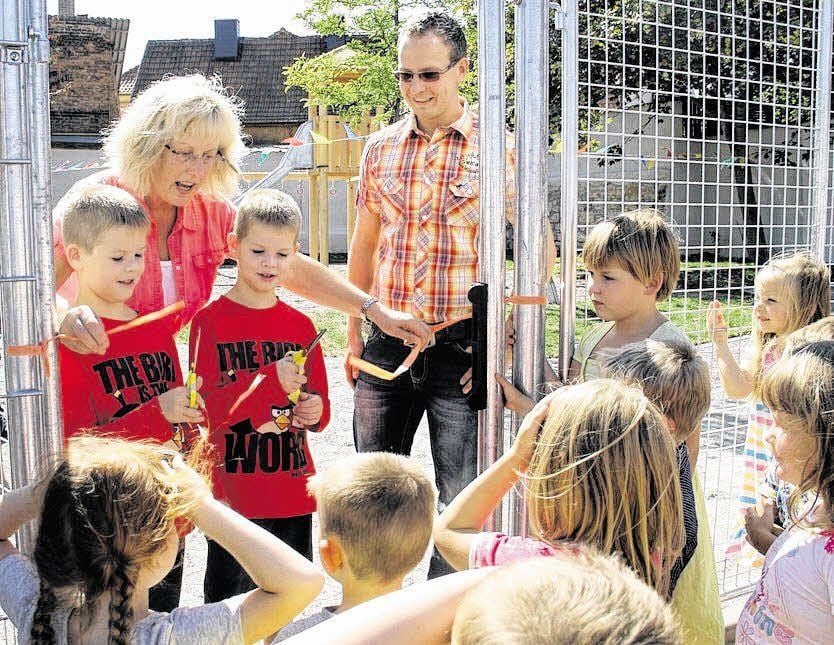 Felix (l.) und Jonas dürfen den Spielplatz in Hoym eröffnen.