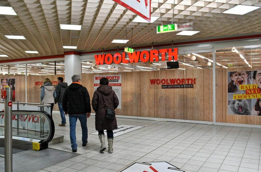 In der oberen Etage des Kaufland-Centers ist die Werbung schon unübersehbar: „Woolworth“ öffnet am Donnerstag ein neues Geschäft.