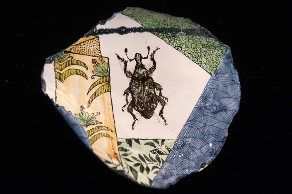 Der Kafka-Käfer in einer Keramik-Arbeit von Sonngard Marcks