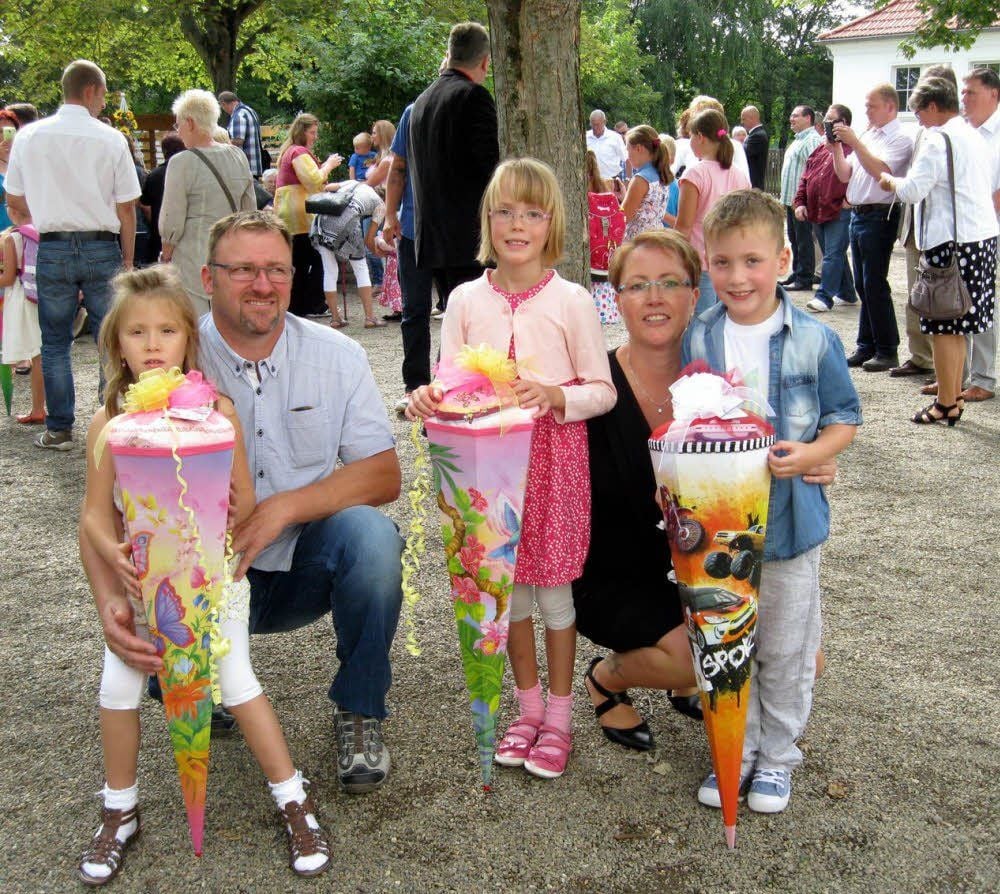 Familienfoto: Mira, Papa Peter, Sophia, Mama Cindy und Finn.