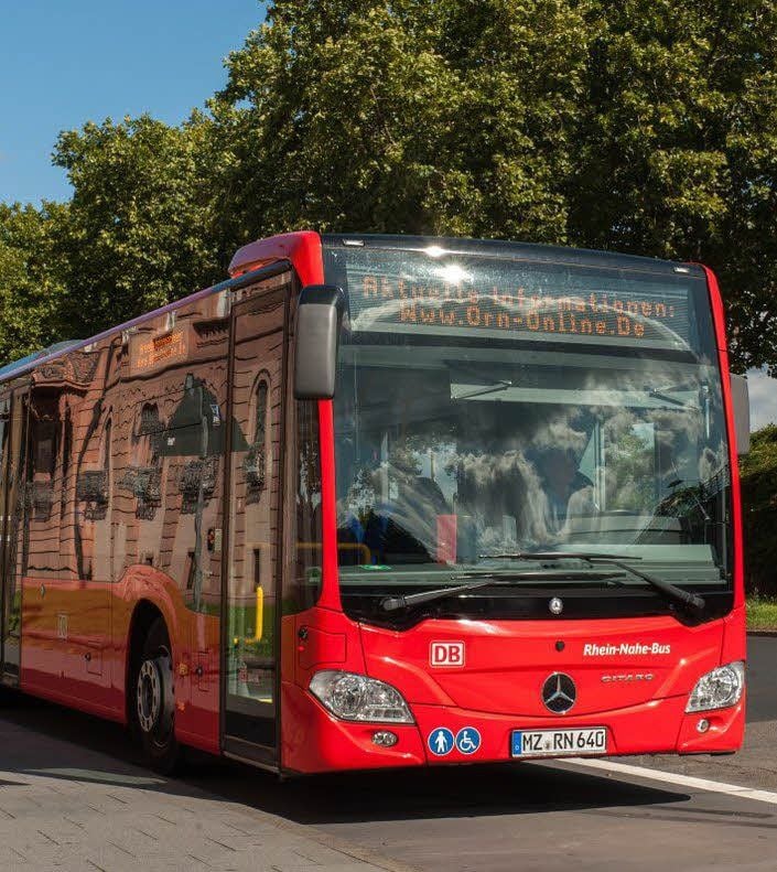 Die roten Bussen der Bahn-Tochter DB Regio Bus