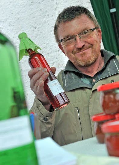 Fred Kolze aus Diebzig setzt auf einen guten Tropfen.
