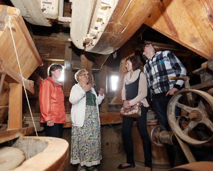 Helga Leitschuhs (2.v.l.) Großvater war der letzte Müller der Brehnaer Mühle.