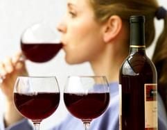 Französischer Rotwein schützt das Herz nachDarstellung von Fachärzten besser als deutscher. (Foto: dpa)