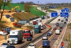 Das Foto zeigt das «Nadelöhr» der Autobahn A 72 zwischen Kreuz Chemnitz und Chemnitz Süd. (Foto: dpa)