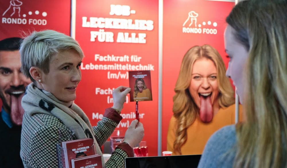 Alice Preusche ist Personalleiterin bei Rondo-Food. Wie andere Unternehmen auch buhlt sie um die besten Bewerber.