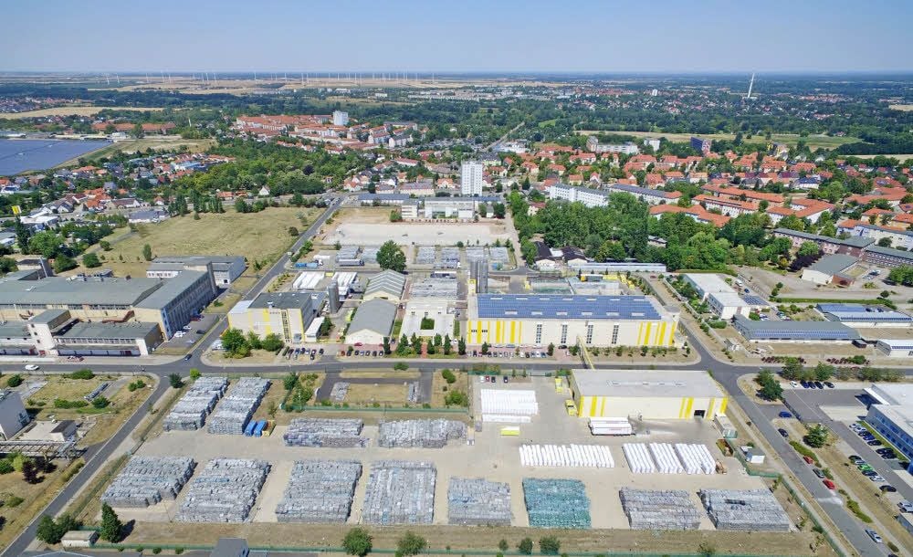 Das Areal der Texplast GmbH in der Wolfener Andresenstraße. Das Unternehmen wächst weiter und hat dann 106 Mitarbeiter.