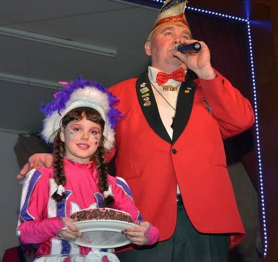Aida Fricke (li.) feierte Premiere als Tanzmariechen.