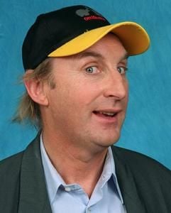 Der Komiker Otto Waalkes (55) hat nach einem Bericht der «Bild»-Zeitung am Mittwoch (30.07.2003) in Hamburg einen Verkehrsunfall mit einem Verletzten verursacht. (Foto: dpa)