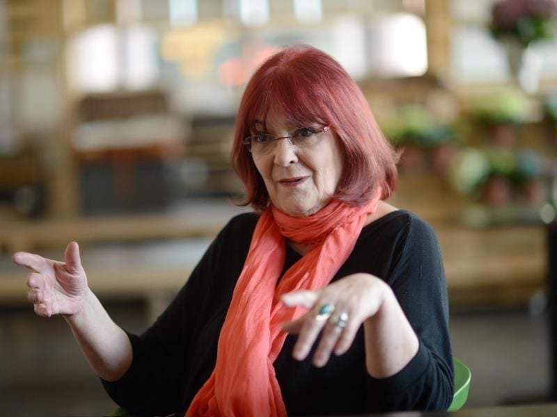 Die Schriftstellerin Eva Demski erhält den diesjährigen George-Konell-Preis 2018. Foto: Andreas Arnold/Archiv