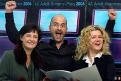 Annette Dittert (l-r), Christoph Maria Herbst und Barbara Sukowa freuen sich am Mittwoch (15.03.2006) in Düsseldorf nach der Bekanntgabe der Adolf-Grimme-Preisträger 2006. Dittert erhält den Preis für das Buch und die Regie bei der ARD/WDR-Produktion «Abenteuer Glück», Herbst für die Darstellung in der Pro Sieben-Produktion «Stromberg» und Sukowa für die Darstellung in der Arte, SWR und BR-Produktion «Hierankl». (Foto: dpa)