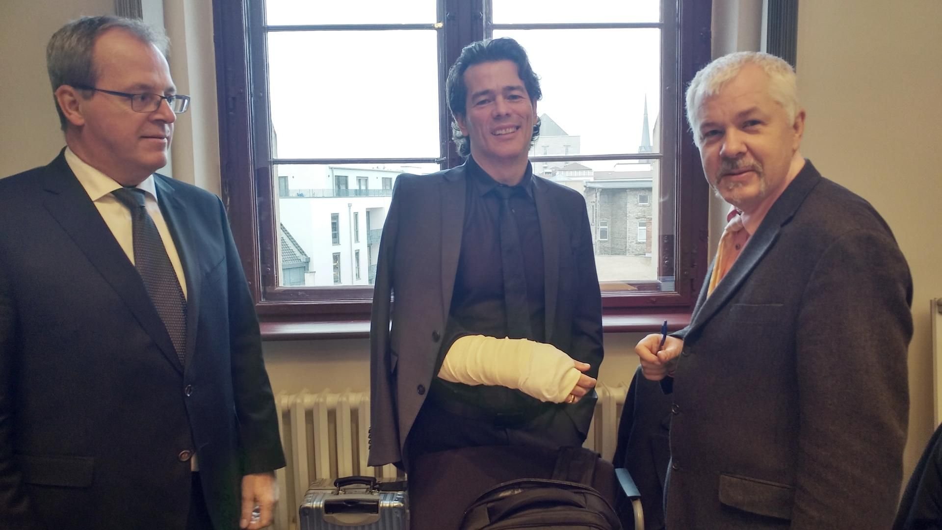 Anwalt Dirk Magerl, Adrian Ursache und Manuel Lüdke (v.l.n.r.)