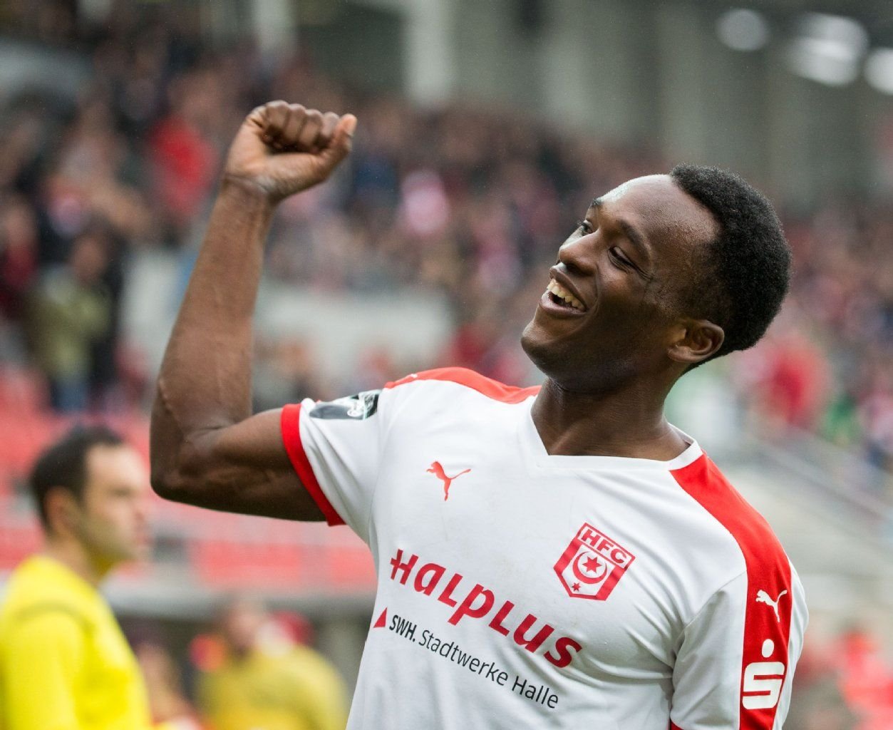 Osayamen Osawe bejubelt einen Treffer.