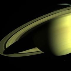 Das von der Saturn-Sonde Cassini-Huygens aus einer Entfernung von etwa 15,1 Millionen Kilometern aus einem Winkel von 13 Grad unterhalb des Äquators gemachte Foto zeigt den Saturn mit Ringen (Aufnahme vom 16.05.2004: dpa).
