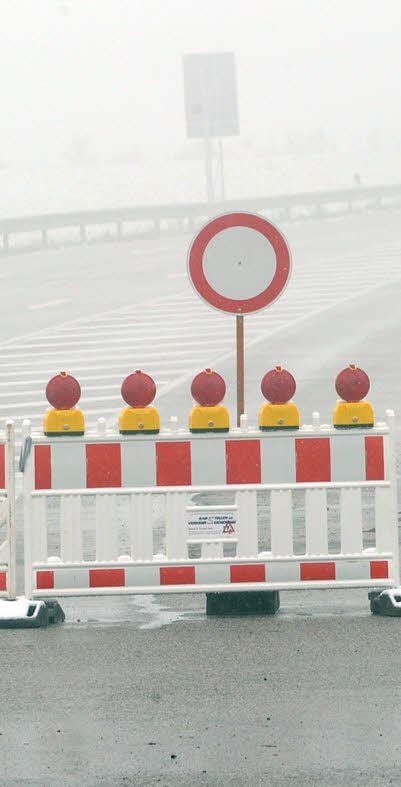 Straße für den Verkehr gesperrt.
