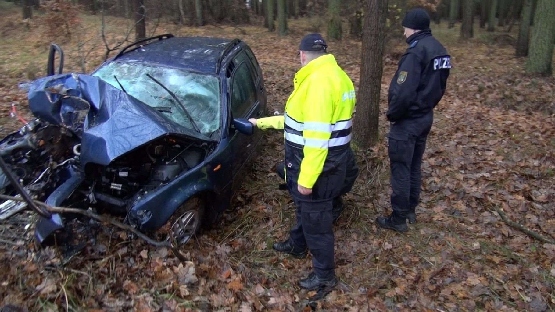 Bei einem schweren Verkehrsunfall im Altmarkkreis Salzwedel sind am Sonntagnachmittag zwei Personen schwer verletzt wurden.
