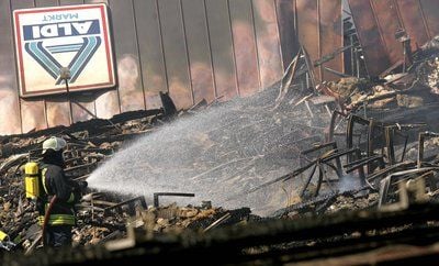 Ein Brand bei Aldi in Thale hat einen Schaden von 1,5 Millionen Euro verursacht. Menschen wurden nicht verletzt. (FOTO: DPA)